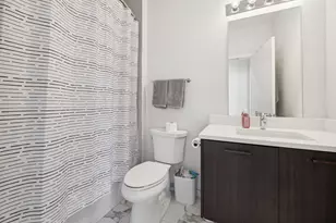 1045 W Cornelia Ave, Chicago, IL 60657 - Photo 13