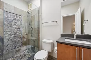 3006 W Newport Ave, Chicago, IL 60618 - Photo 13
