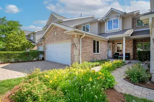 1605 Park Ridge Point, Park Ridge, IL 60068 - Photo 1