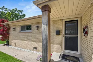 139 S Milton Ave, Glen Ellyn, IL 60137 - Photo 3