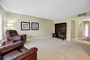 1525 Mayfield Ln, Hoffman Estates, IL 60169 - Photo 5