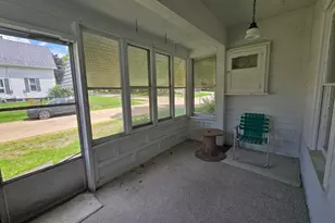402 W Dixon St, Polo, IL 61064 - Photo 5
