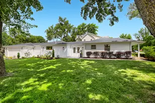 132 Mohawk Dr, Clarendon Hills, IL 60514 - Photo 1