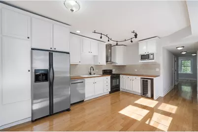3216 W Berteau Avenue #3, Chicago, IL 60618 - Photo 5