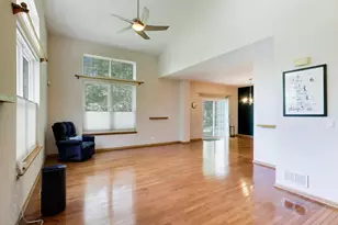 557 Shakespeare Dr, Grayslake, IL 60030 - Photo 3