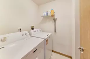 557 Shakespeare Dr, Grayslake, IL 60030 - Photo 21