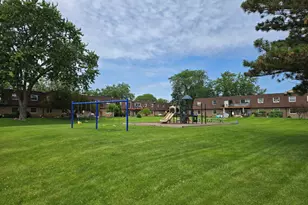 665 Grove Dr, Buffalo Grove, IL 60089 - Photo 31