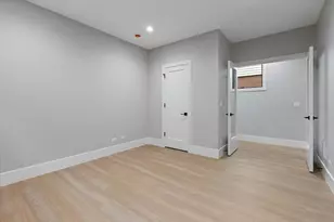1841 W Newport Ave, Chicago, IL 60657 - Photo 53