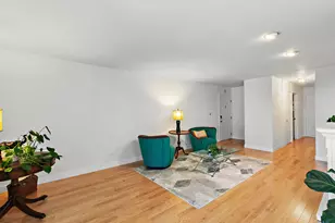 2870 Meadow Ln, Schaumburg, IL 60193 - Photo 5