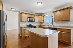 60 E Honeysuckle Dr, Round Lake Beach, IL 60073 - Photo 9
