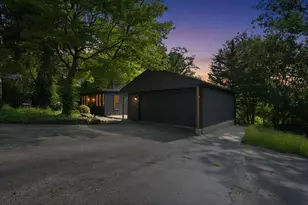 306 N Cresthill Ave, McHenry, IL 60051 - Photo 1