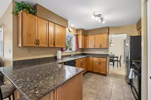 317 W Harvard Cir, South Elgin, IL 60177 - Photo 5