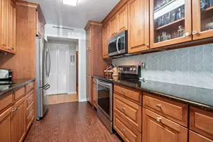 22 Park Ln, Park Ridge, IL 60068 - Photo 9