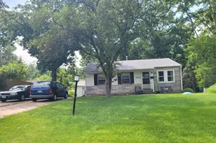 7806 Westview St, Woodridge, IL 60517 - Photo 1