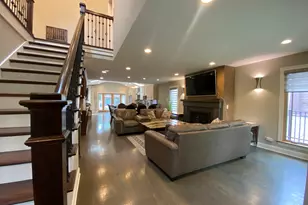 1052 Margret St, Des Plaines, IL 60016 - Photo 3