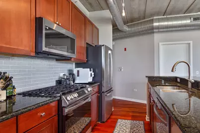 647 Metropolitan Way #214, Des Plaines, IL 60016 - Photo 5