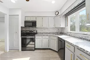 9331 Landings Ln, Des Plaines, IL 60016 - Photo 7