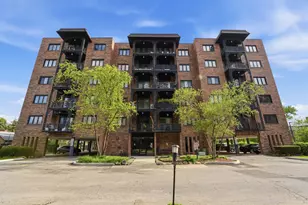 9331 Landings Ln, Des Plaines, IL 60016 - Photo 1
