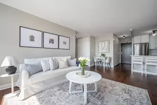 3930 N Pine Grove Ave, Chicago, IL 60613 - Photo 5