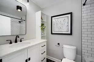 3930 N Pine Grove Ave, Chicago, IL 60613 - Photo 13