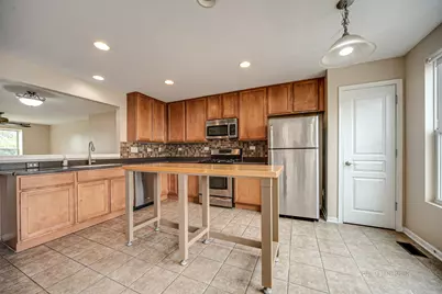 2406 Neubauer Circle #14-3, Lindenhurst, IL 60046 - Photo 11