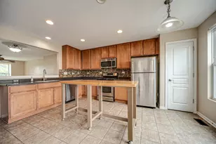 2406 Neubauer Circle, Lindenhurst, IL 60046 - Photo 11