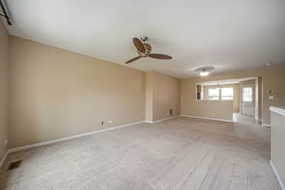 2406 Neubauer Circle #14-3, Lindenhurst, IL 60046 - Photo 7