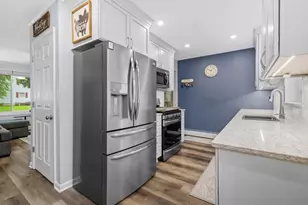 701 Kane St, South Elgin, IL 60177 - Photo 9