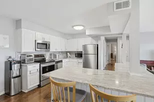 925 Spring Hill Dr, Northbrook, IL 60062 - Photo 9