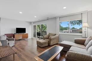 925 Spring Hill Dr, Northbrook, IL 60062 - Photo 3