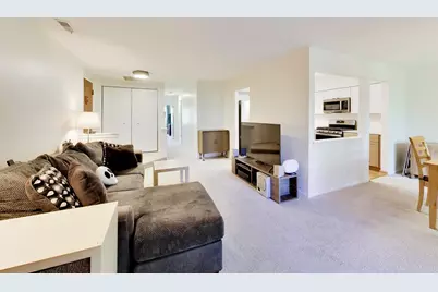 408 Sandhurst Circle #A, Glen Ellyn, IL 60137 - Photo 3