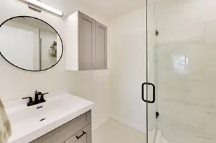 408 Sandhurst Cir, Glen Ellyn, IL 60137 - Photo 15