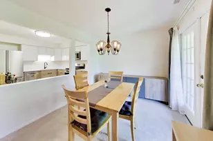 408 Sandhurst Cir, Glen Ellyn, IL 60137 - Photo 7