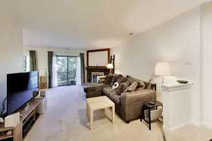 408 Sandhurst Cir, Glen Ellyn, IL 60137 - Photo 5