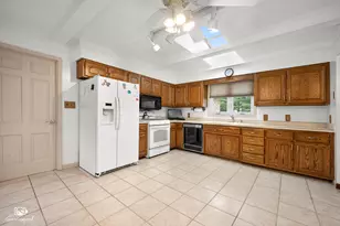 5878 Rose Cir, Saint Anne, IL 60964 - Photo 9