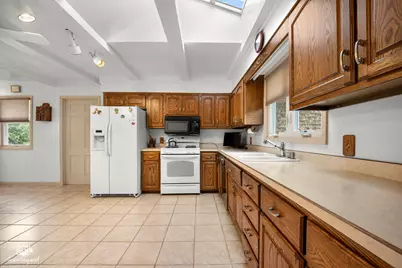5878 Rose Circle, Saint Anne, IL 60964 - Photo 7