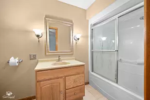 5878 Rose Cir, Saint Anne, IL 60964 - Photo 15