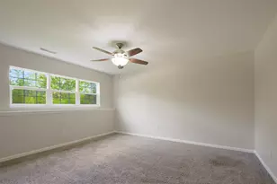 2429 River Oaks Ln, Rockford, IL 61102 - Photo 9