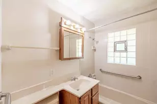 1329 Eastview Dr, Waukegan, IL 60085 - Photo 9