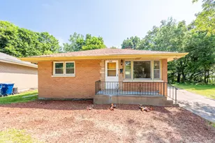 1329 Eastview Dr, Waukegan, IL 60085 - Photo 1