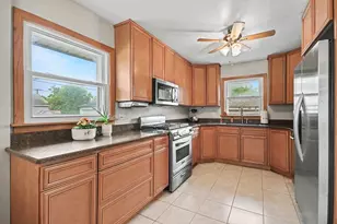901 Brookwood St, Bensenville, IL 60106 - Photo 5
