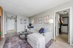3033 N Sheridan Rd, Chicago, IL 60657 - Photo 3