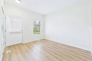 3 Charlotte Cir, Elmhurst, IL 60126 - Photo 5