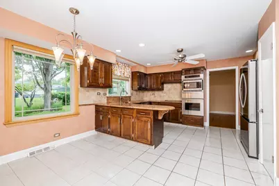 1012 S Church Road, Mount Prospect, IL 60056 - Photo 7