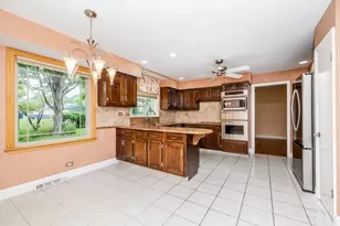 1012 S Church Rd, Mount Prospect, IL 60056 - Photo 7