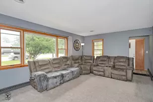 2608 Essington Rd, Joliet, IL 60435 - Photo 9