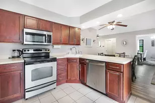 736 Glen Way, Gurnee, IL 60031 - Photo 5