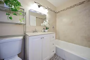 8999 Kennedy Dr, Des Plaines, IL 60016 - Photo 15