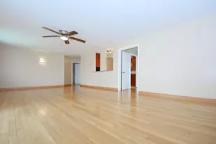 8999 Kennedy Dr, Des Plaines, IL 60016 - Photo 7