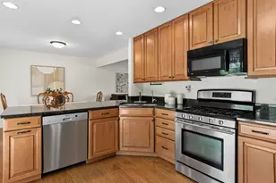 28W691 Leverenz Rd, Naperville, IL 60564 - Photo 7